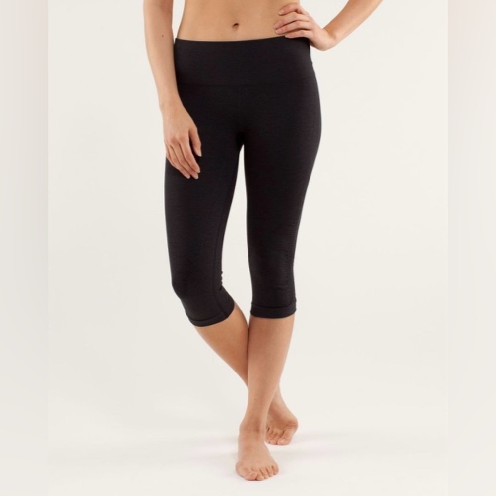 Lululemon In The Flow Crop II *Seamless Ruched Leggings - Black / Gray - Size 6